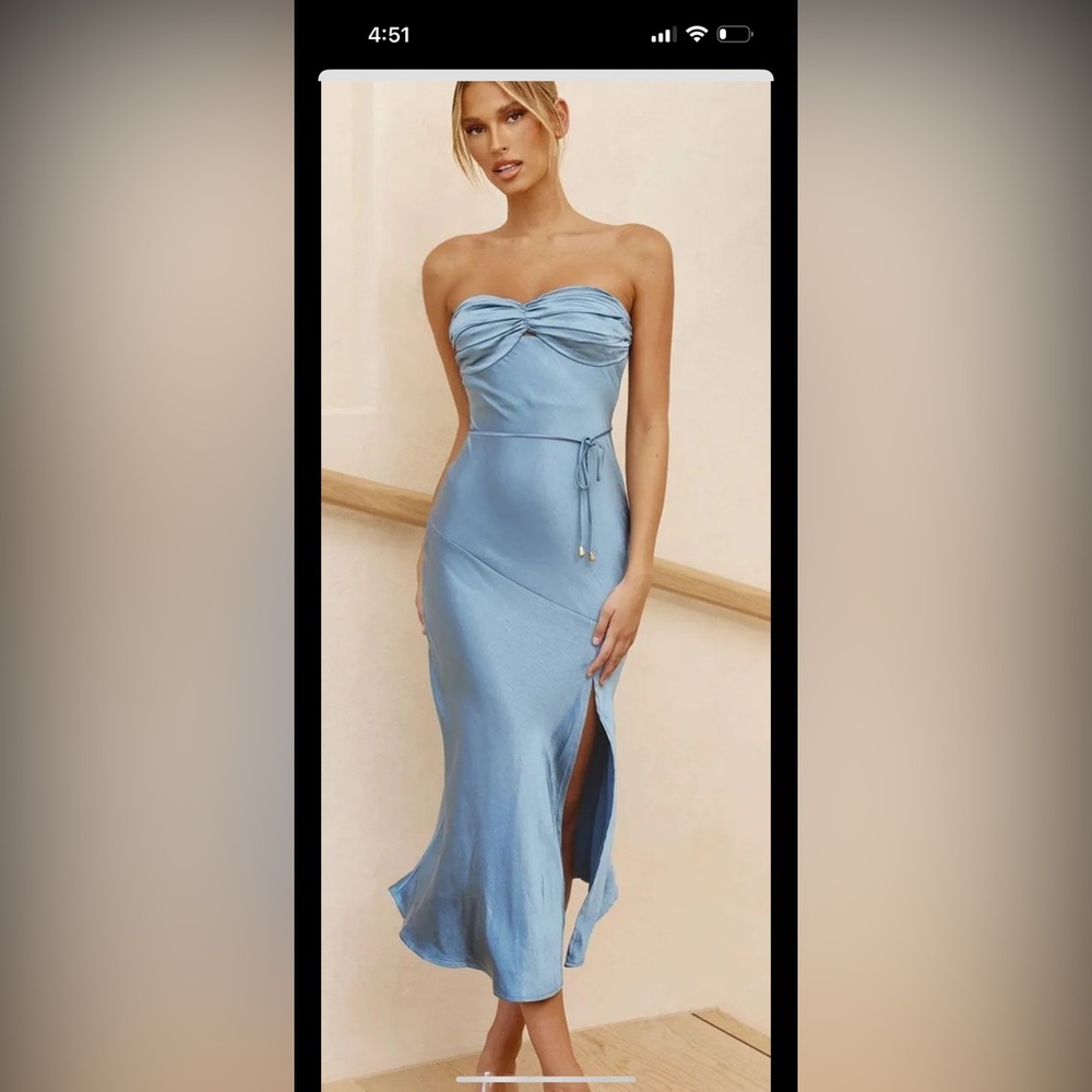 Selfie Leslie KINDRED SPIRIT STRAPLESS GATHERED BUST MIDI DRESS BLUE